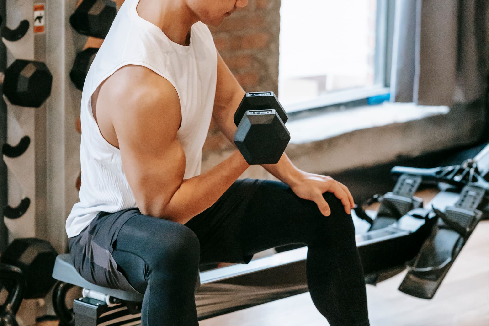 bicep-curl-guy-picture