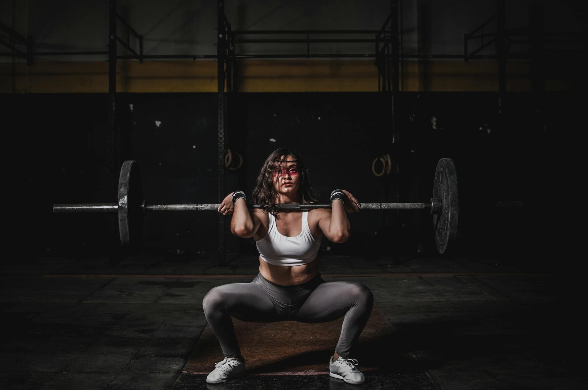woman-doing-front-squat