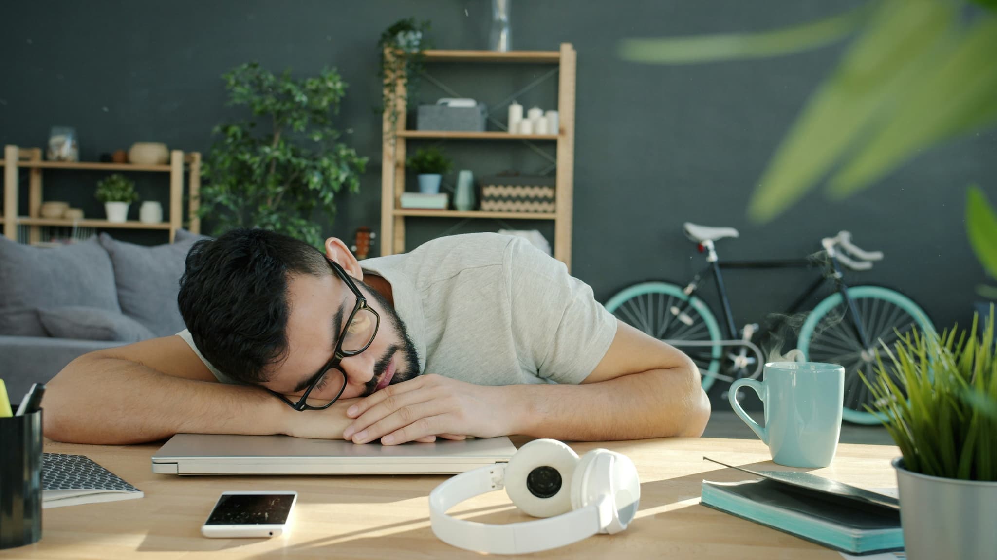 guy-sleeping-at-desk